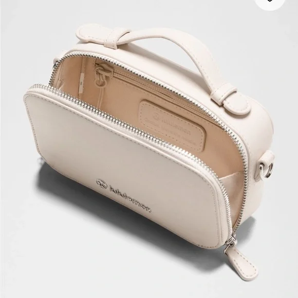 LIKE NEW lululemon Cashew Camera Crossbody Bag - Picture 8 of 9